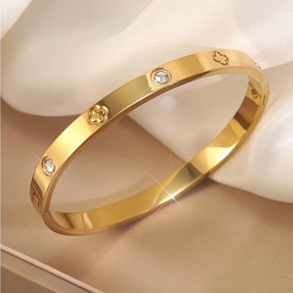 Gold bangle bracelet